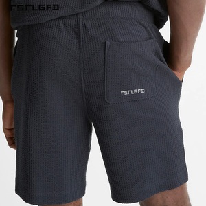 Pantalones Cortos de Hombre Personalizados de Cintura Media con Botones, Tejido Waffle, Gris Oscuro, Mezcla de Algodón Texturizado, Ajuste Relajado, Estilo Athleisure para Gimnasio y Uso Diario - Product Image 3