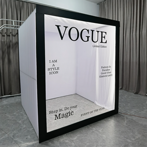 Boîte de photomaton personnalisée en argent pour intérieur, style magazine, pour mariage, modèle Vogue - Product Image 1