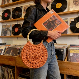 Bolso <span class=keywords><strong>de</strong></span> mano <span class=keywords><strong>de</strong></span> <span class=keywords><strong>ganchillo</strong></span> bohemio hecho a mano <span class=keywords><strong>para</strong></span> mujer, estilo vintage, con puntada 3D tipo palomitas <span class=keywords><strong>de</strong></span> maíz, bolso redondo con asa superior <span class=keywords><strong>de</strong></span> bambú, bolso <span class=keywords><strong>de</strong></span> lujo tejido <span class=keywords><strong>para</strong></span> playa <span class=keywords><strong>de</strong></span> verano - Product Image 1