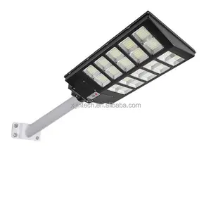 IP65 lumières solaires rue extérieure dans un lumens intégré télécommande solaire led réverbère extérieur