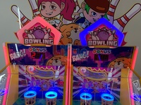 Machine de jeu d'arcade de bowling Big Dunk Twins pour 2 joueurs, à monnayeur, avec distribution de tickets, pour centres de divertissement et parcs d'attractions
