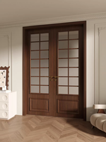 Porte en bois à charnières style médiéval avec placage bois et lignes décoratives, double porte en verre dépoli style mid-century