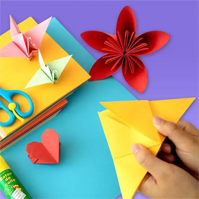 Vente en gros 70gsm 10cm couleur carré Origami fait à la main enfants écoliers papier multicolore Origami matériel