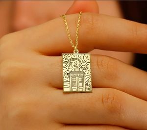 Colgante <span class=keywords><strong>Dr</strong></span> <span class=keywords><strong>Who</strong></span> collar delicado Tardis Collar chapado en oro caja plateada joyería hecha a mano mejor amigo Regalos para Él - Product Image 2