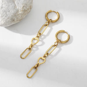 Pendientes colgantes de acero inoxidable chapados en oro para mujer Diseño de enlace de encanto de corazón hueco circular - Product Image 2