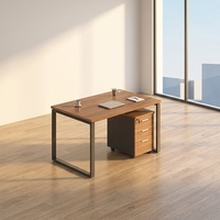 Poste de travail de bureau moderne de luxe en acier inoxydable et bois, avec structure en acier durable et panneau de style bois