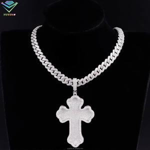 Pendentif croix unisexe en argent 925 plaqué or 18 carats, serti de moissanite VVS certifiée GRA, style hip-hop, taille brillant ronde, monture griffe. - Product Image 4