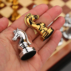 プレミアムメタルチェスセット 高級プロサイズ カスタムチェスピース エレガントな家の装飾 オフィス ビジネスギフト 木製ボード付き - Product Image 4