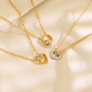 Collana Minimalista da Donna con Doppio Cuore Geometrico in Acciaio Inossidabile Placcato Oro 18K Antiossidante Bicolore Intrecciato - Product Image 5