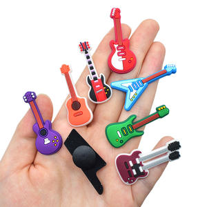 จี้รองเท้ารูปกีตาร์ร็อ<span class=keywords><strong>ค</strong></span>แอนด์โรล ของขวัญโปรโมชั่นสำหรับนักร้องร็อ<span class=keywords><strong>ค</strong></span> ของตกแต่งรองเท้ารูปกีตาร์ไฟฟ้า - Product Image 3