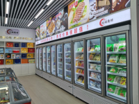 Congelador Vertical con Ahorro de Energía, Puerta Triple de Vidrio, Exhibidor Comercial para Dumplings y Pizza Congelados, OEM