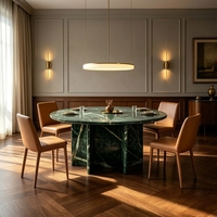 Table à manger en marbre vert foncé à base croisée, style moderne et organique, idéale pour l'aménagement intérieur Japandi et les clubs de restauration haut de gamme