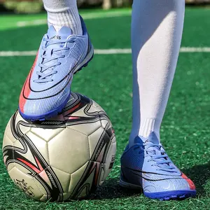 2022 ספורט Oem תפור לפי מידה חברה נשים גברים לנשימה המקורי Futsal מגפי מפרט כדורגל סוליות דשא מלאכותי כדורגל נעליים