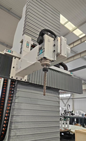 Machine de gravure CNC verticale à 5 axes Rongchi 1525 pour le traitement de sculptures complexes en bois, mousse et composites