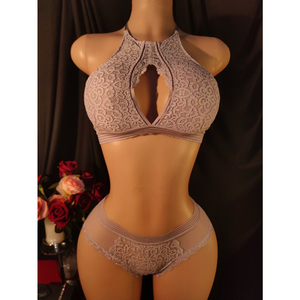 Ensemble de lingerie sexy en dentelle ajourée à col halter et décolleté plongeant, style européen et américain, vente en gros directe usine - Product Image 6