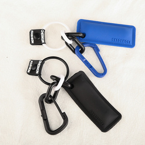 Llaveros de metal DIY de moda con etiqueta privada OEM, llaveros minimalistas tipo mosquetón, dijes ligeros para mochila - Product Image 6