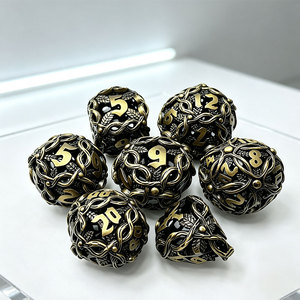 Juego de dados poliédricos de metal huecos con grabados intrincados de motivos de vidas y hojas internas para juegos de mesa COC - Product Image 6