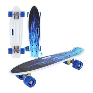 <span class=keywords><strong>Planche</strong></span> à roulettes portable à quatre roues <span class=keywords><strong>pour</strong></span> débutants petites grandes roues clignotantes en métal durable coulée par gravité - Product Image 3