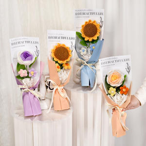 Bouquet de fleurs au crochet fait main, roses artificielles tricotées et emballage raffiné pour <span class=keywords><strong>la</strong></span> Saint-Valentin, <span class=keywords><strong>la</strong></span> fête des mères, un mariage ou un anniversaire - Product Image 3