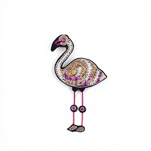BADGE BRODÉ EN SOIE CONCEPTION D'OISEAUX - Product Image 1