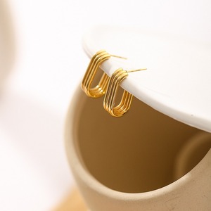 Boucles d'oreilles créoles en acier inoxydable plaqué or 18 carats pour femmes, design minimaliste géométrique, pour un usage quotidien - Product Image 4