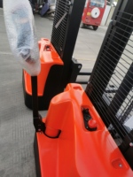 Transpalette Élévateur Manuel 6% de Pente, Vitesse de Déplacement 4 km/h, Vitesse de Levage 0,16 m/s pour la Manutention de Palettes en Atelier, Capacité 1500 kg