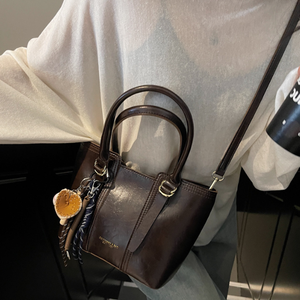 2026阿里巴巴快速发货女士纯色PU皮革手提包斜挎包，新款时尚女士奢华日常手提包准备发货 - Product Image 2