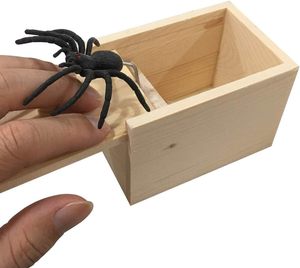 Caja de broma de araña de madera al por mayor, juguete de broma divertido para asustar, regalos y accesorios para fiestas de el 1 de abril para adultos y niños, 6*6.5*9.5cm - Product Image 3