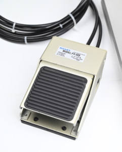 Machine de capsulage pneumatique de bureau pour flacons de parfum, pots cosmétiques, boîtes de lait en poudre, bouteilles d'huile, scelleuse de bouteilles en verre, aluminium - Product Image 6