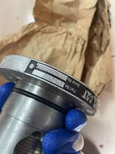 Les soupapes de décharge de contre-pression pour les réservoirs d'huile hydraulique de 6018, 6030, 6040, RH120C et RH170 sont de 479 à 2932. - Product Image 6