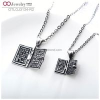 Antique Holly Bible Book Promise Locket Openable Pendant Collier pour Amis pour Couples