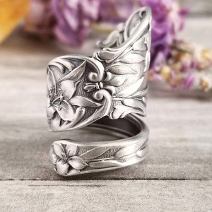 Anello Regolabile Vintage da Donna con Fiore di Peonia, Finitura Anticata, Gioiello alla Moda - Product Image 1
