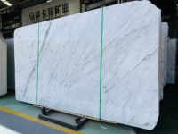 Vente en gros de dalles de marbre blanc gris poli super fines en bloc naturel italien Bianco Carrara