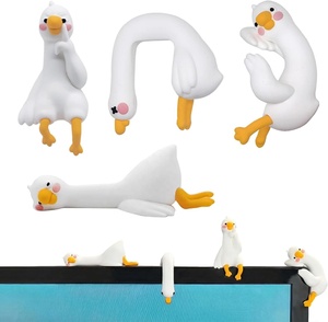 Graziosa Grande Statuetta di Oca Bianca in Plastica Dipinta a Mano, Accessorio da Scrivania Riscaldante per l'Ufficio, Perfetto Piccolo Regalo di Compleanno - Product Image 1