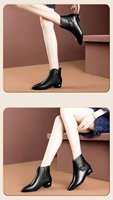 Sepatu Bot Hak Rendah 2026 untuk Wanita Paruh Baya, Ujung Runcing, Berlapis Beludru, Hangat untuk Musim Gugur dan Musim Dingin, Sepatu Ibu