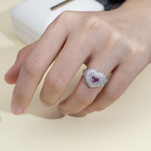 แหวนเพชรเม็ดเดี่ยวประดับพลอยและเพชรแล็บ 18K รุ่น MSR-2033 จาก Messi Jewelry สำหรับผู้หญิง - Product Image 4