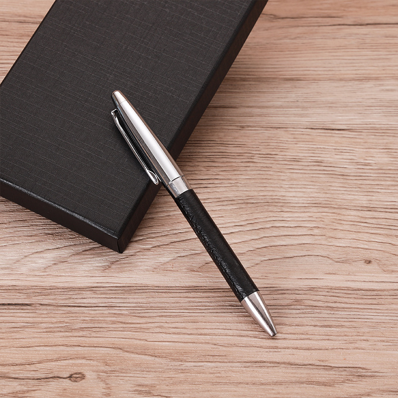 Stylo en cuir noir