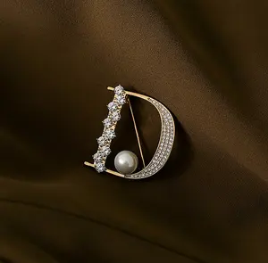 Cristal Strass Lettre D Designer Broche Perle Diamant Écharpe Boucle Femmes Mode Bijoux Costume Accessoires