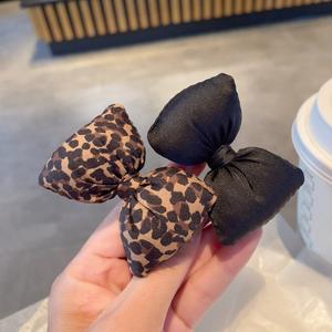 กิ๊บติดผมโบว์สไตล์เรโทรทำมือ ลายเสือดาว กิ๊บติดข้างสำหรับผมหน้าม้า ผ้าเนื้อนุ่ม อุปกรณ์ตกแต่งผม - Product Image 2