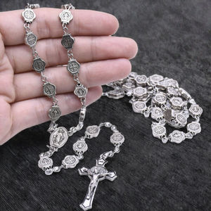 Collar de Rosario Vintage Risingmoon de Aleación Plateada con Cuentas Benedictinas, Cadena con Cruz, Oración Cristiana, Chapado en Plata - Product Image 3