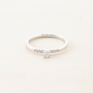 Meistverkaufter 18K Weißgold Verlobungsring mit Natürlichem Diamant, Zierlicher Versprechensring für Damen - Product Image 2