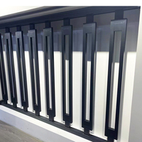 Système de main courante d'escalier de balcon en aluminium d'usine de conception moderne balustrade incurvée de véranda noire pour l'usage extérieur de villa