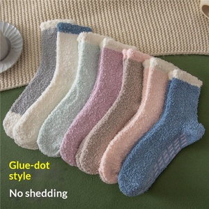 Chaussettes d'hiver pour femmes, antidérapantes, en velours corail, mi-mollet - Product Image 3