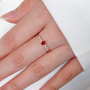 Sierlijke 925 Sterling Zilveren Robijnrode Zirkoon Edelsteen Ring Rood Gepersonaliseerd Verlovingsbelofte Jubileumring Cadeau Voor Haar - Product Image 5
