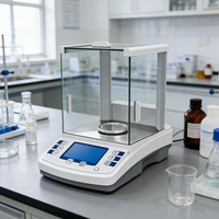 Balance de précision 1 mg avec plateau de pesée carré pour usage en laboratoire et éducatif