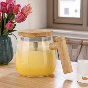 Vaso Magnético de Vidrio para Café con Asa de Madera, Taza para Batidos con Función de Agitación y Funcionamiento a Batería, Elegante Vaso para Bebidas - Product Image 1