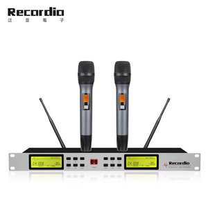 Micrófono inalámbrico UHF profesional más vendido en el mercado de la moda con una distancia de transmisión de 100 metros - Product Image 1