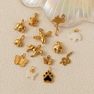Breloques d'insectes et d'animaux |   Pendentif en acier inoxydable plaqué or PVD 18 carats avec motifs papillon, éléphant, cheval, tortue, flamant rose, serpent, abeille et empreinte de patte - Product Image 1