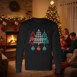 T-shirt a maniche lunghe Mawmaw con albero di Natale, abbigliamento coordinato per la famiglia - Product Image 3
