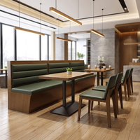 Grüner Gepolsterter Esszimmerstuhl mit Kanalierter Sitzbank und Holztisch-Set Restaurant-Sitzbank- und Stuhl-Set für Moderne Gastronomie